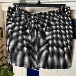 NWT Forever 21 Black and White Print Miniskirt - Size Large